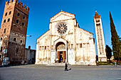 Verona, Cattedrale di San Zeno, la chiesa, la torre merlata in cotto e isolato l'alto campanile. 